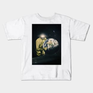 Earth Check II Kids T-Shirt